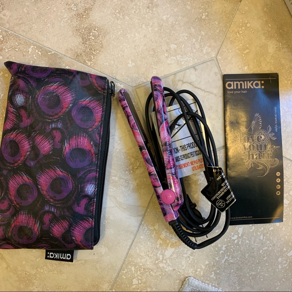 Amika mini ceramic styler straightener